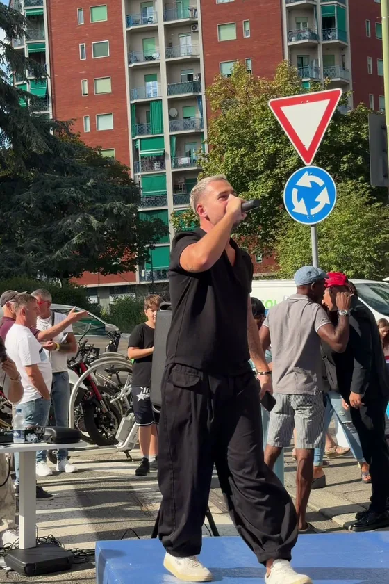 The live show on the street stage